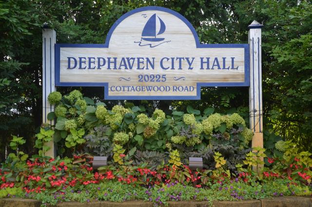 Deephaven City Hall